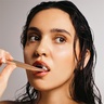 AUREZZI Toothbrush - Medium Gold/White